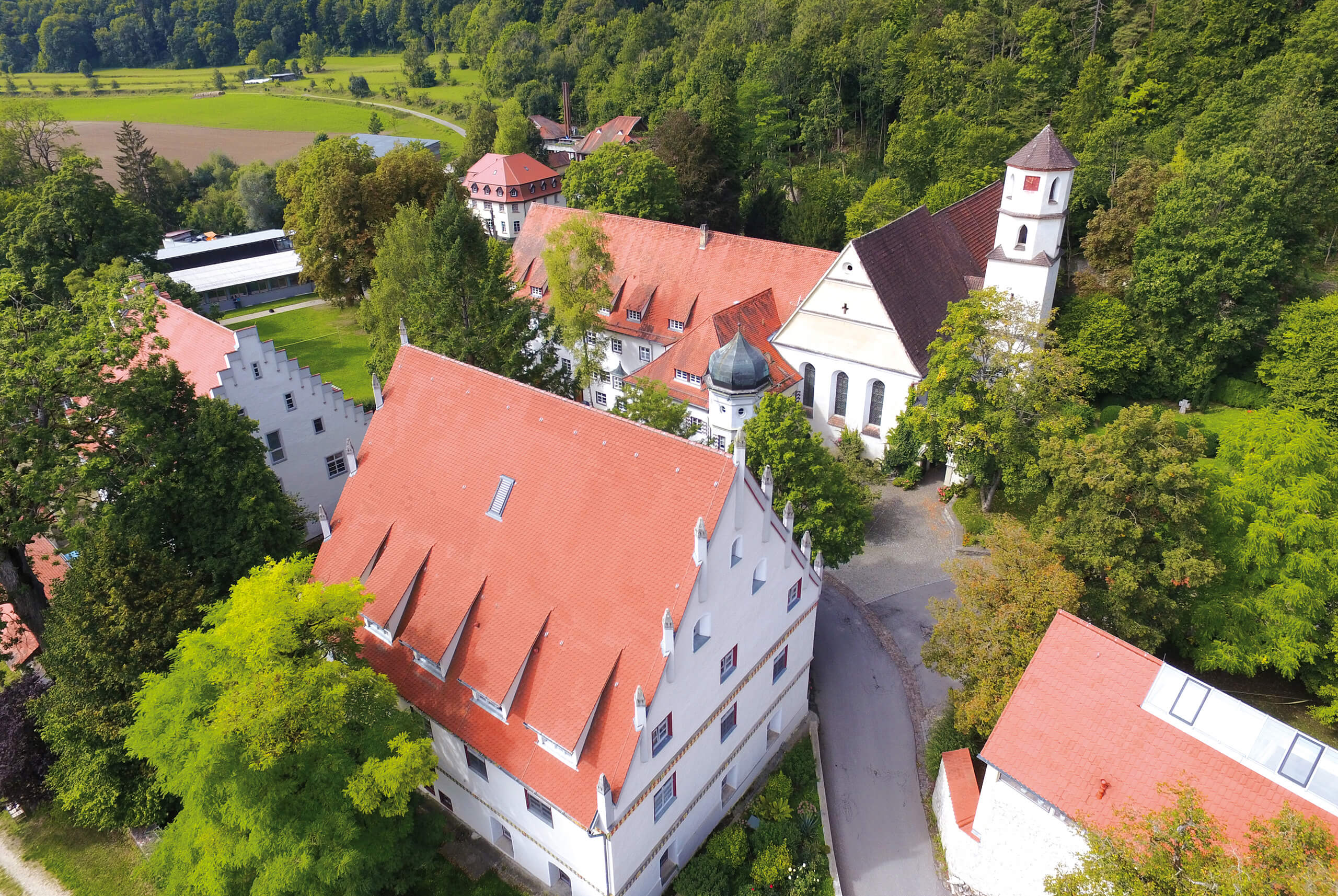 Internatsgebäude in Urspring von oben