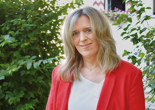 Ansprechpartnerin Bed & School Urspringschule - Nicole Zeifang Ansprechpartnerin Bed & School Urspringschule - Nicole Zeifang